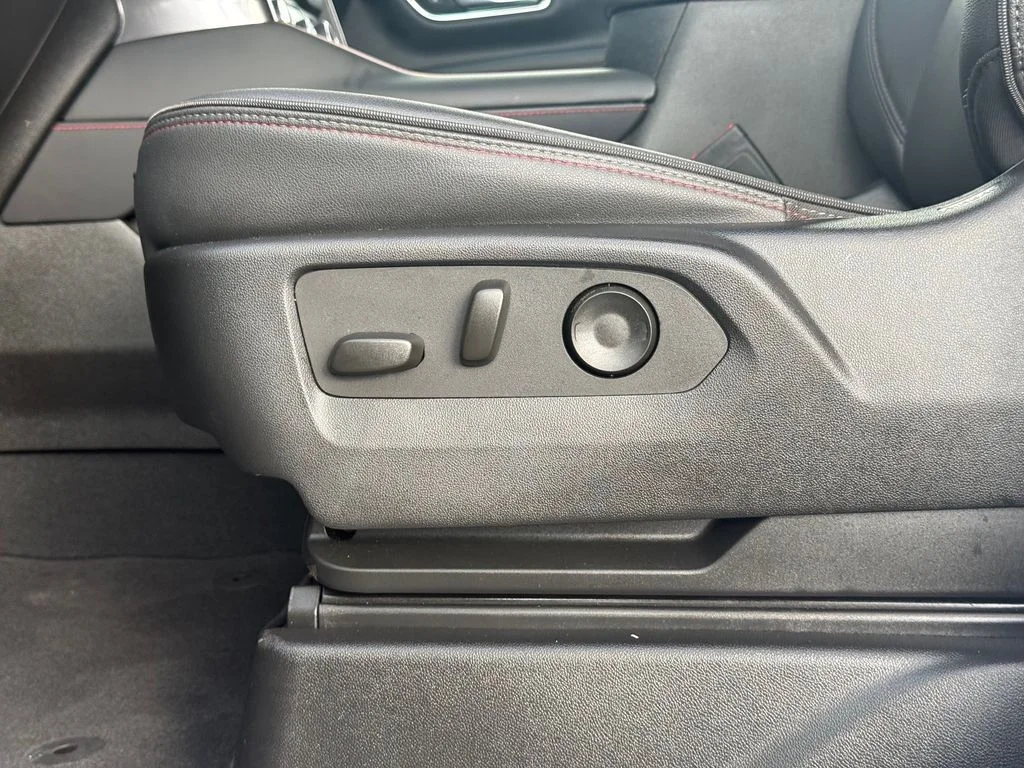 Used 2024 White Chevrolet RST image 10