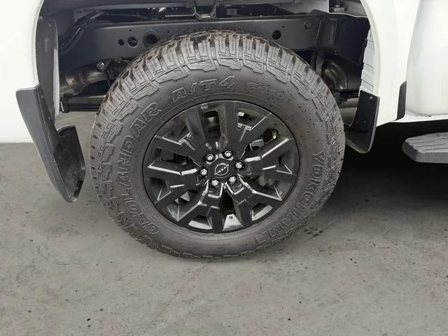 New 2026 Glacier White Nissan Crew Cab SV image 10