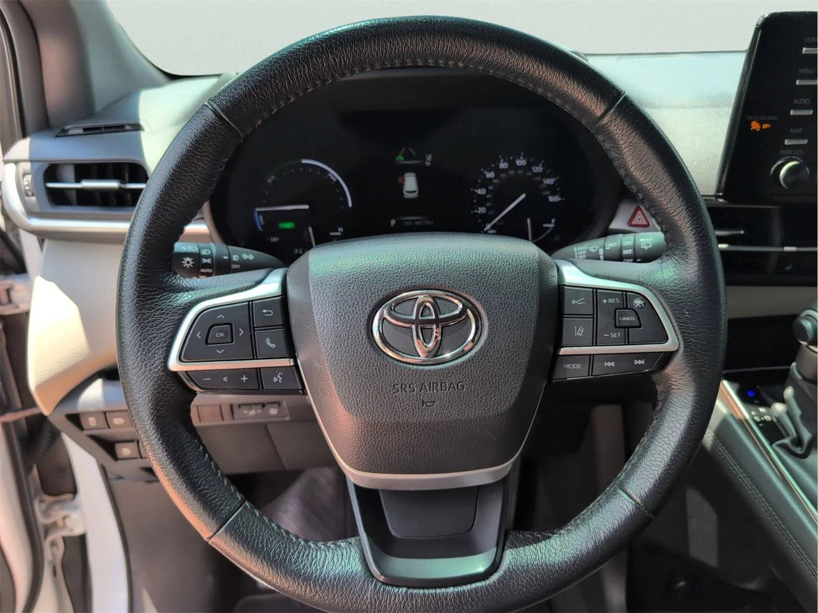 Used 2024 Windchill Pearl Toyota XLE image 24