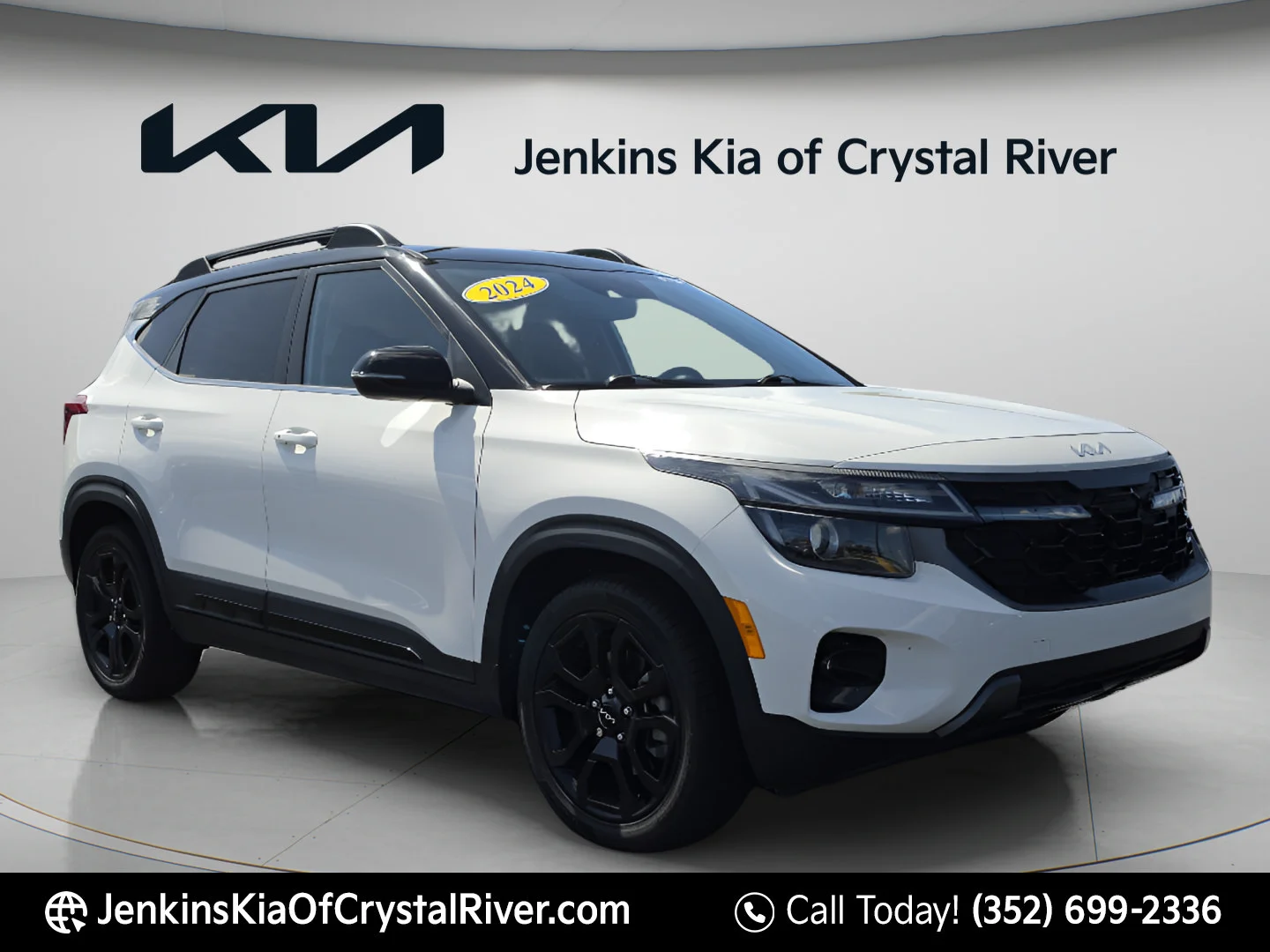 Used 2024 Clear White/Black Roof Kia X-Line image 1