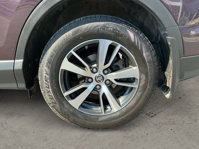 Used 2018 Black Toyota XLE image 9
