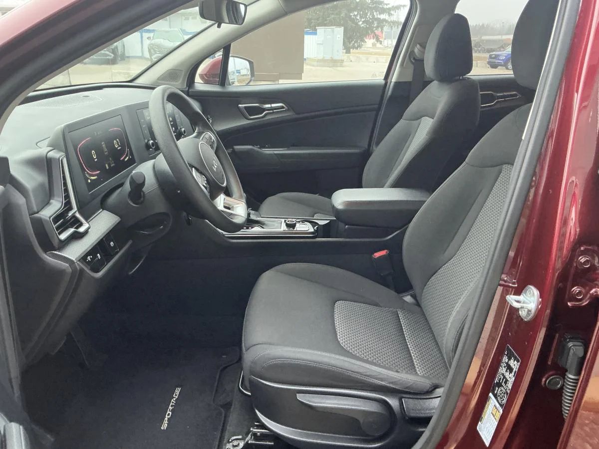 Used 2023  Kia LX image 19