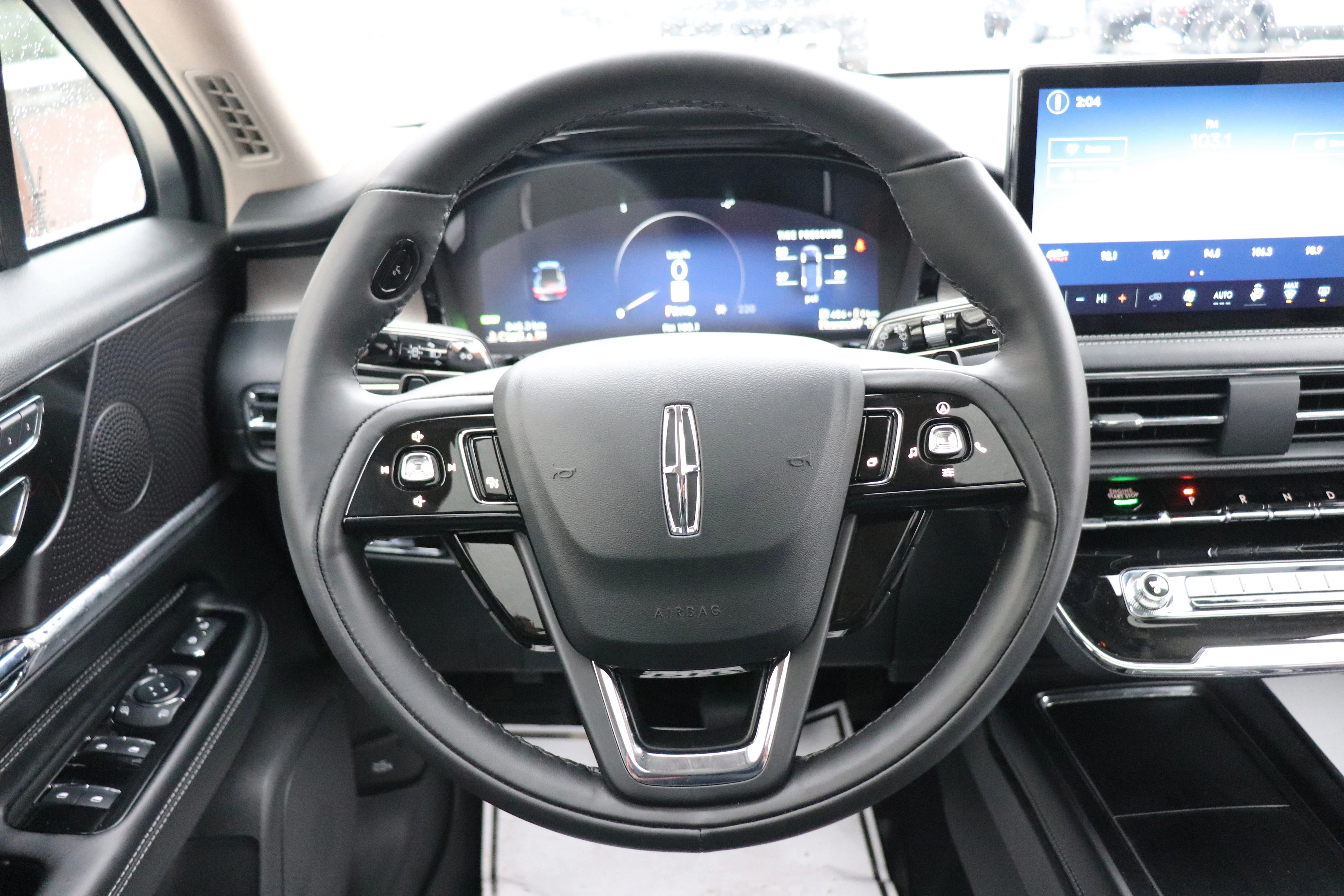 New 2025 PRISTINE WHITE MET 3C Lincoln Grand Touring image 9