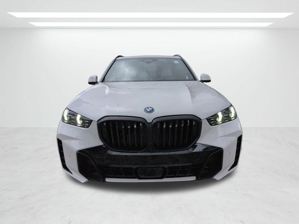 New 2026 Mineral White Metallic BMW xDrive50e image 9