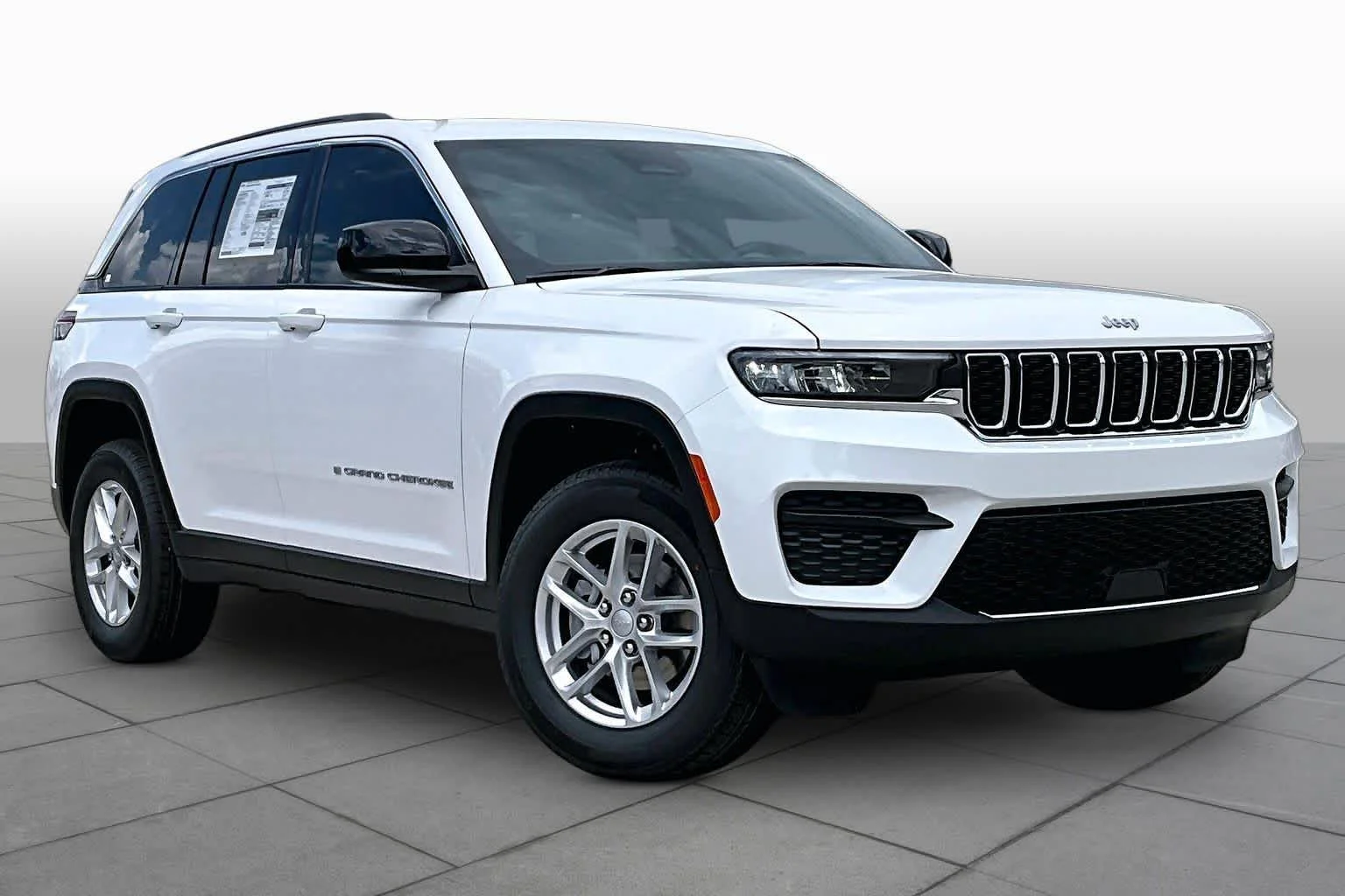 New 2026 Bright White Clear-Coat Exterior Paint Jeep Laredo image 3