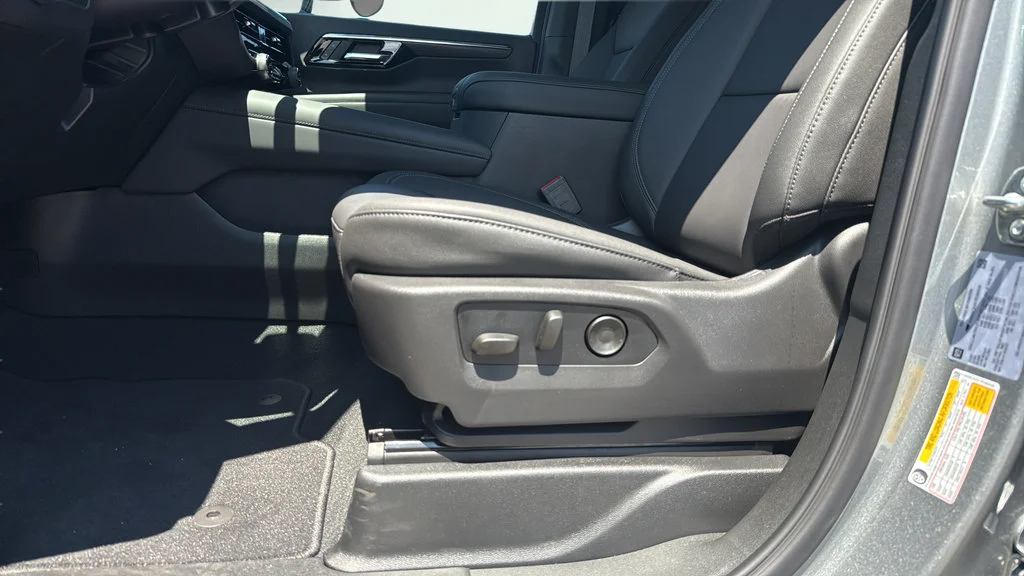 2026 Chevrolet Suburban LT - Photo 25