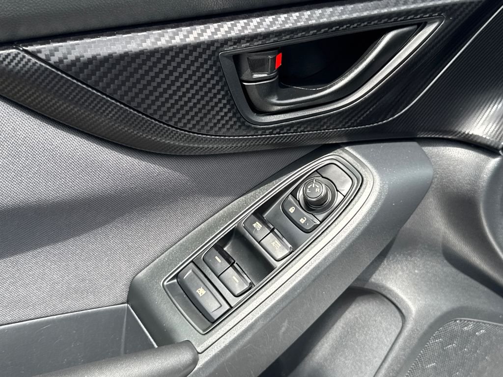 Used 2018 Silver Subaru 2.0i Premium image 27