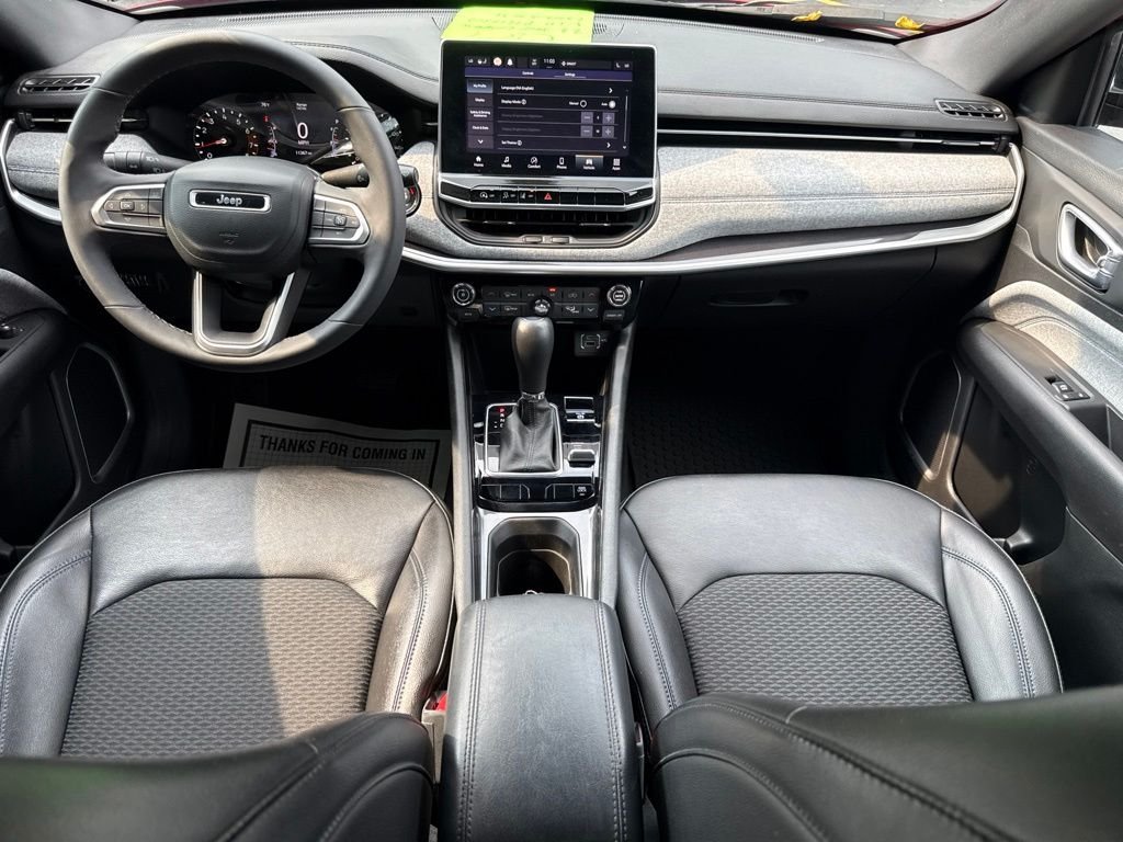 Used 2023 Red Jeep Latitude image 18