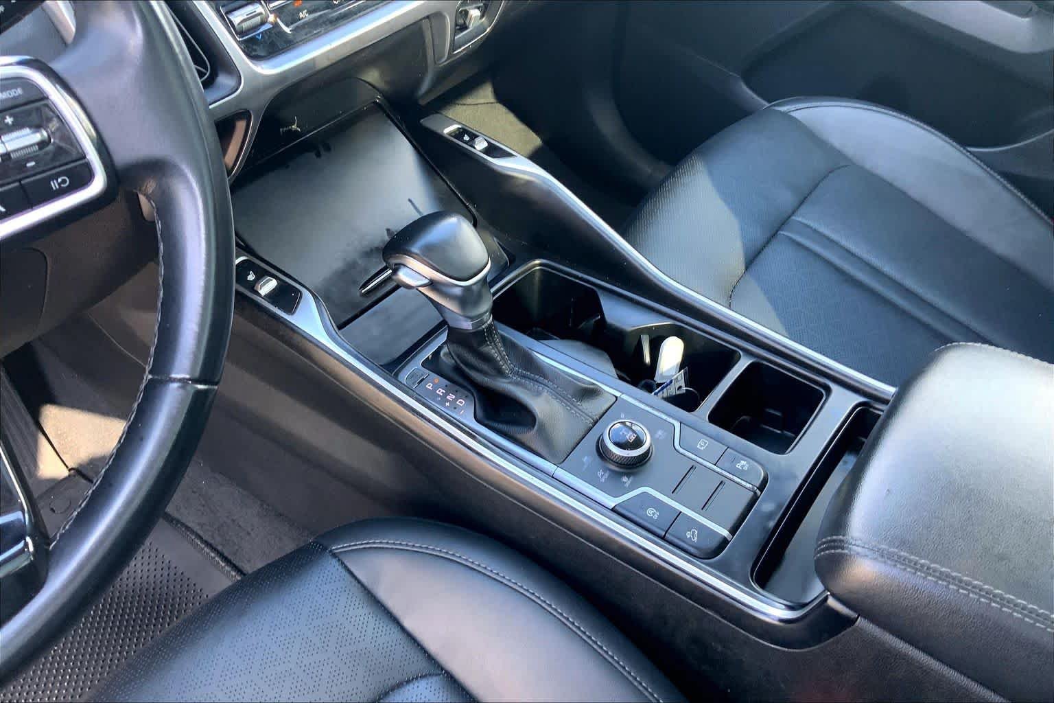 Used 2022 Aruba Green Kia X-Line S image 16