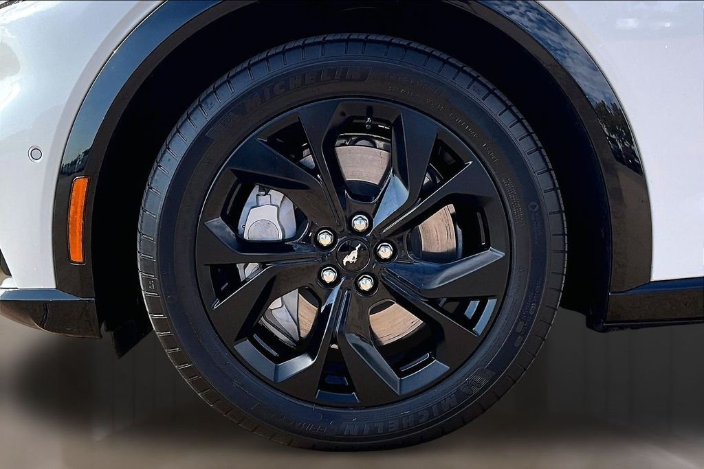 Used 2023 White Ford Premium image 8