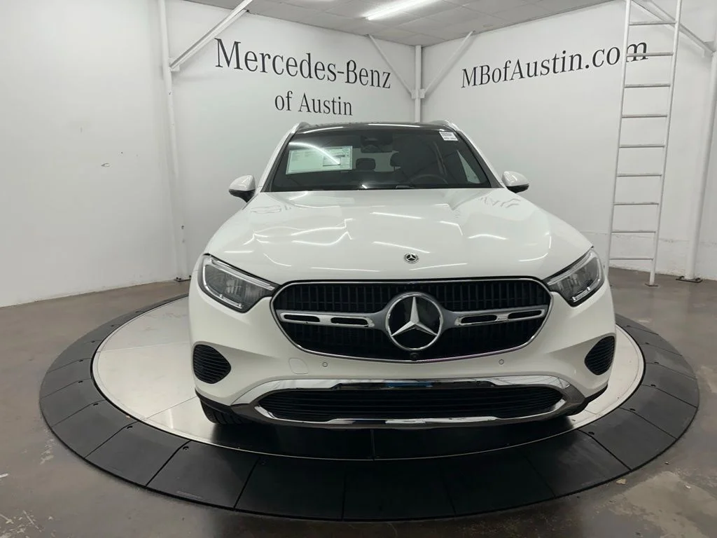 New 2027 White Mercedes-Benz GLC 300 image 2