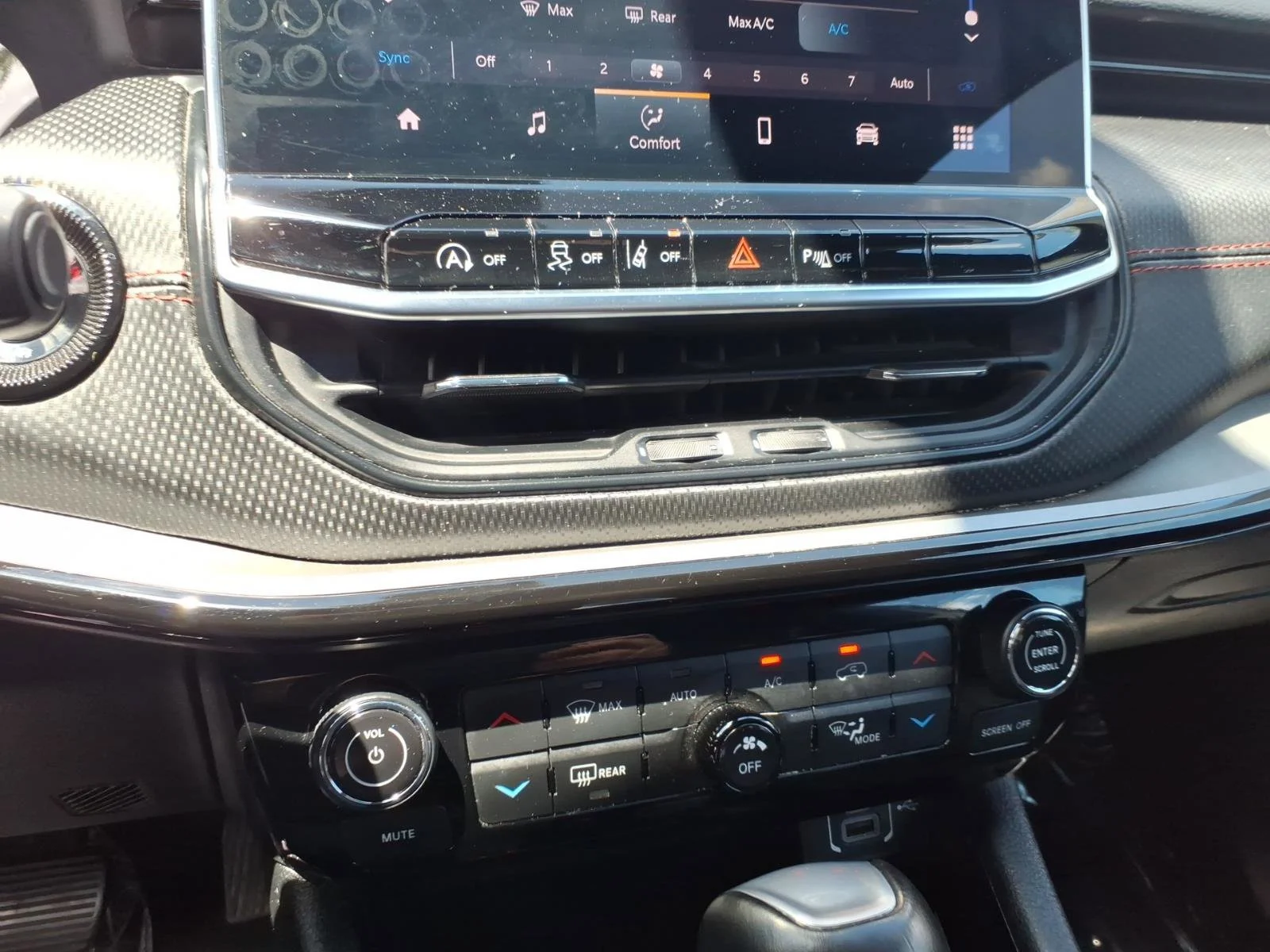 Used 2025 Silver Zynith Metallic Clearcoat Jeep Trailhawk image 5