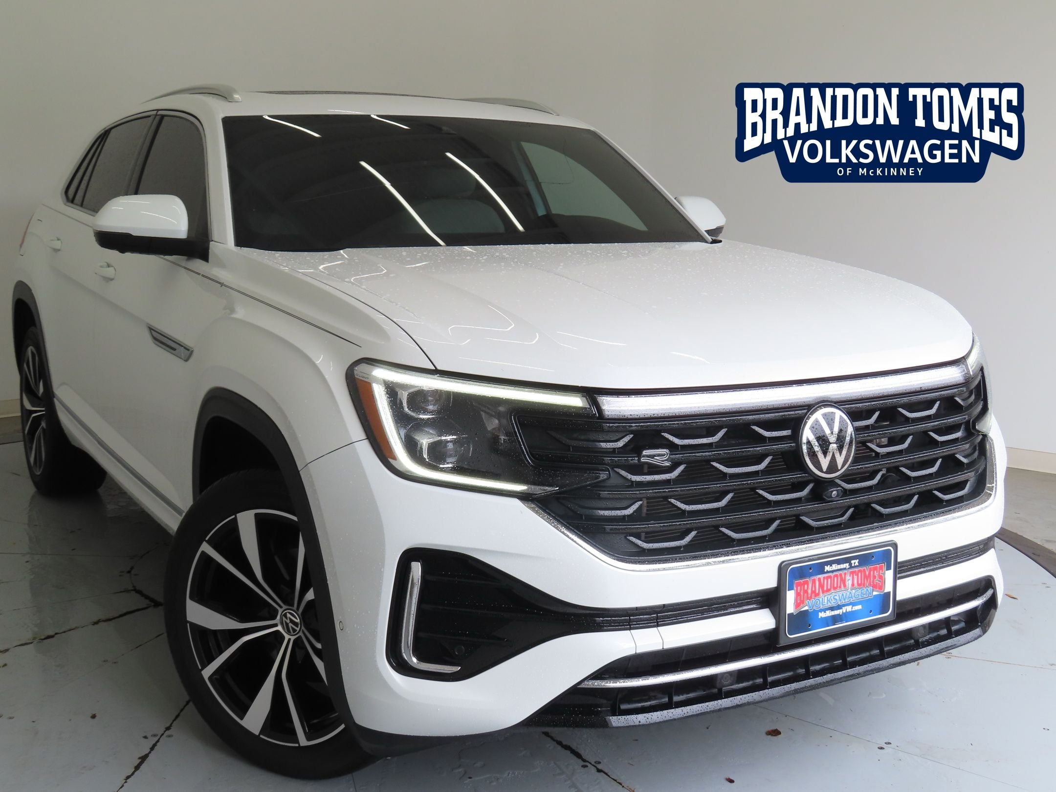 2024 Volkswagen Atlas Cross Sport 2.0T SEL Premium R-Line 4MOTION's photo