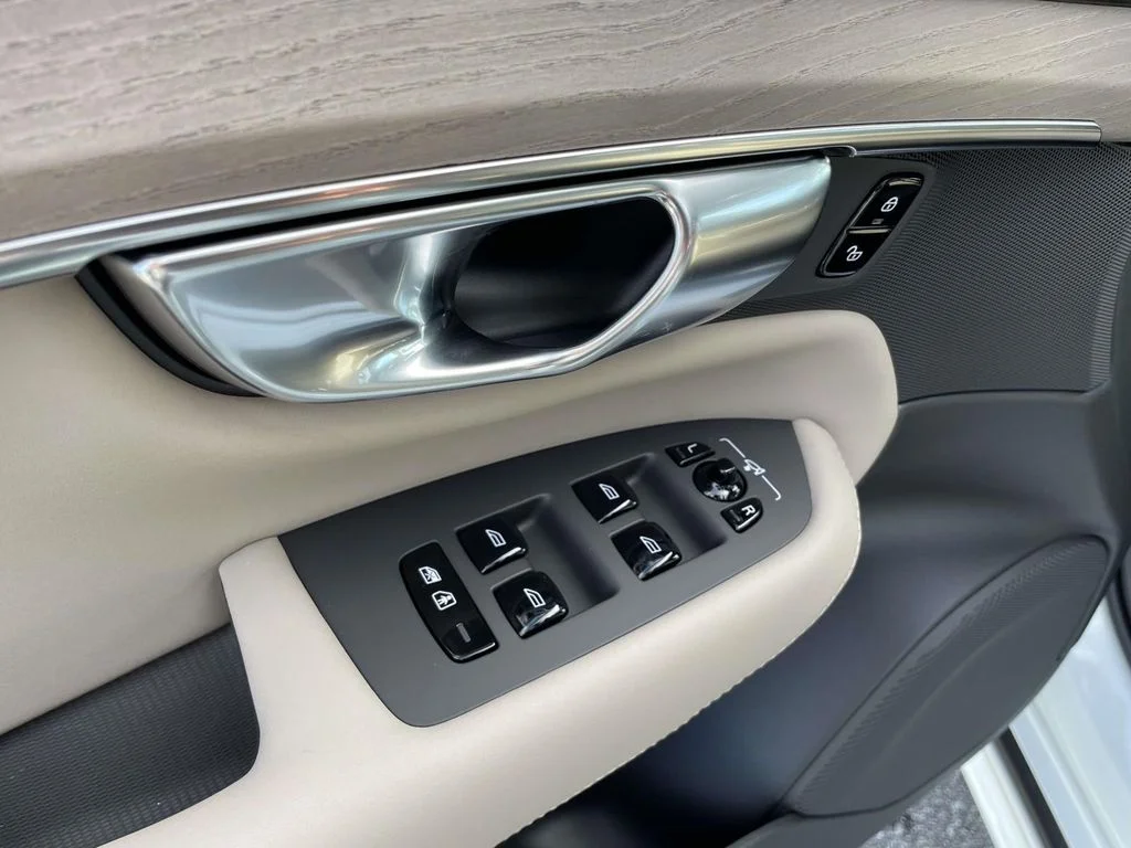 New 2026 Crystal White Volvo Plus image 7
