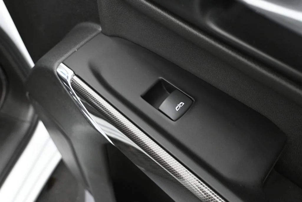 Used 2022 White GMC AT4 image 37