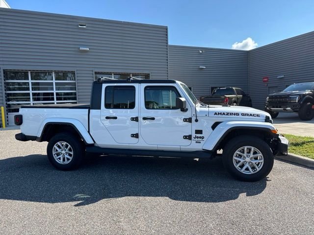 Used 2023 Bright White Clearcoat Jeep Sport S image 4
