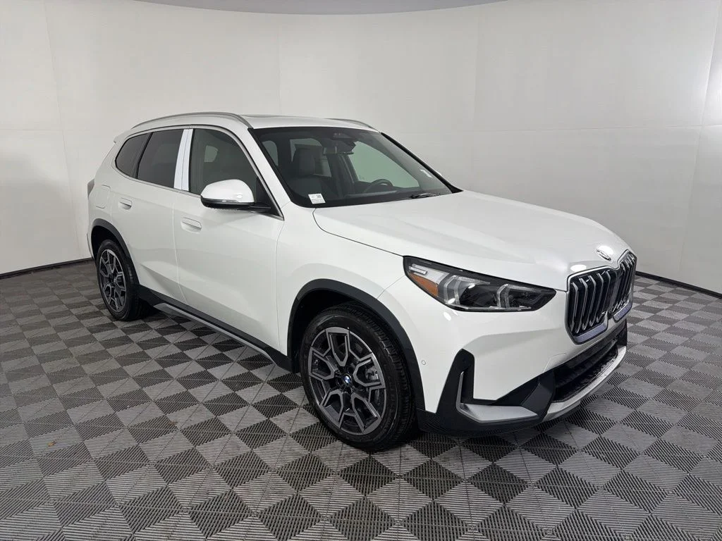 Used 2026 Alpine White BMW xDrive28i image 3
