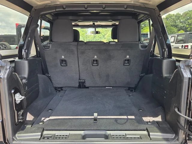 Used 2022 Black Jeep Unlimited Sport Altitude image 31