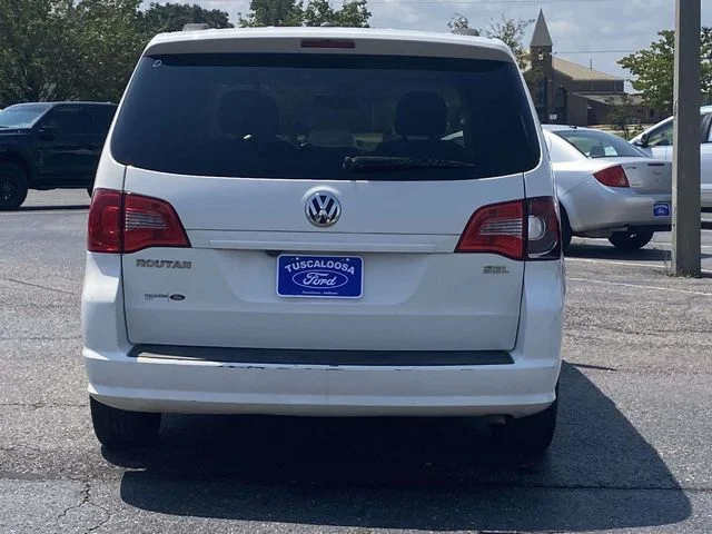 Used 2012 White Volkswagen SEL image 4
