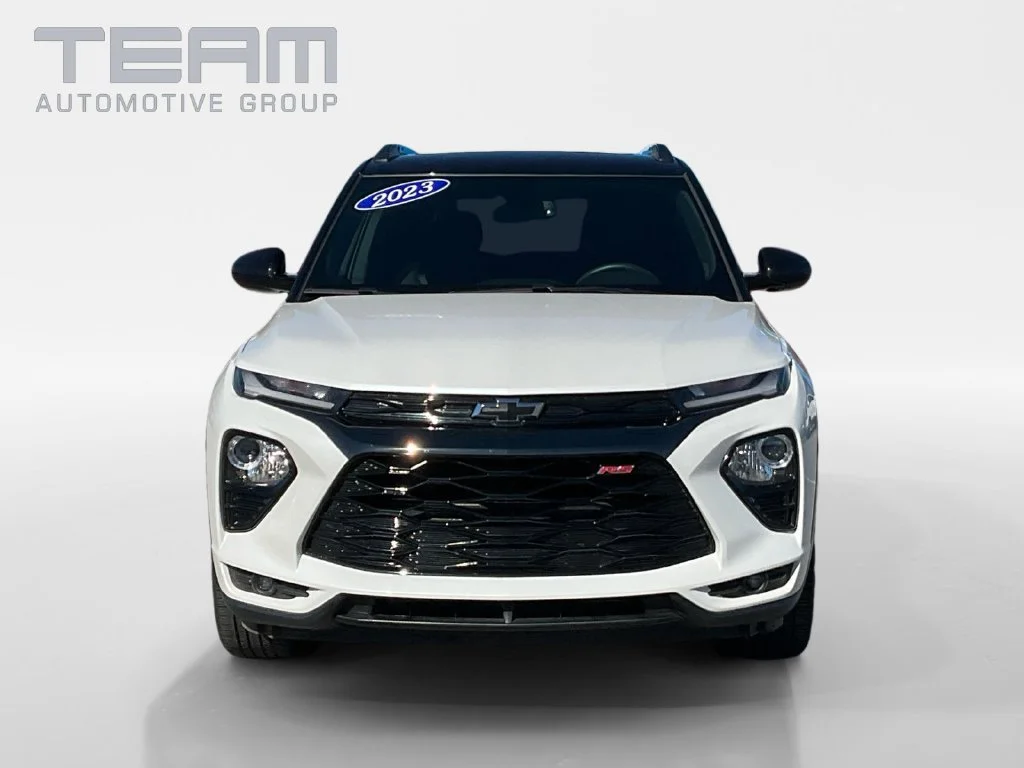 Used 2023 IRIDESCENT PEARL TRICOAT Chevrolet RS image 2