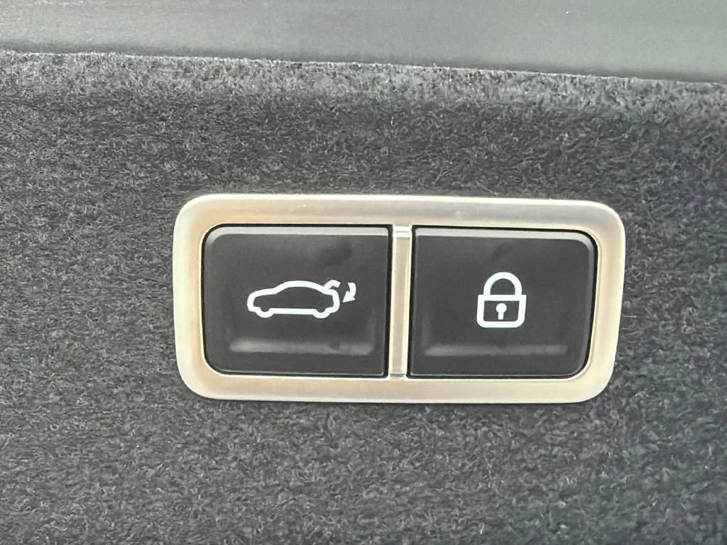 Used 2024 Silver Genesis 2.5T image 19