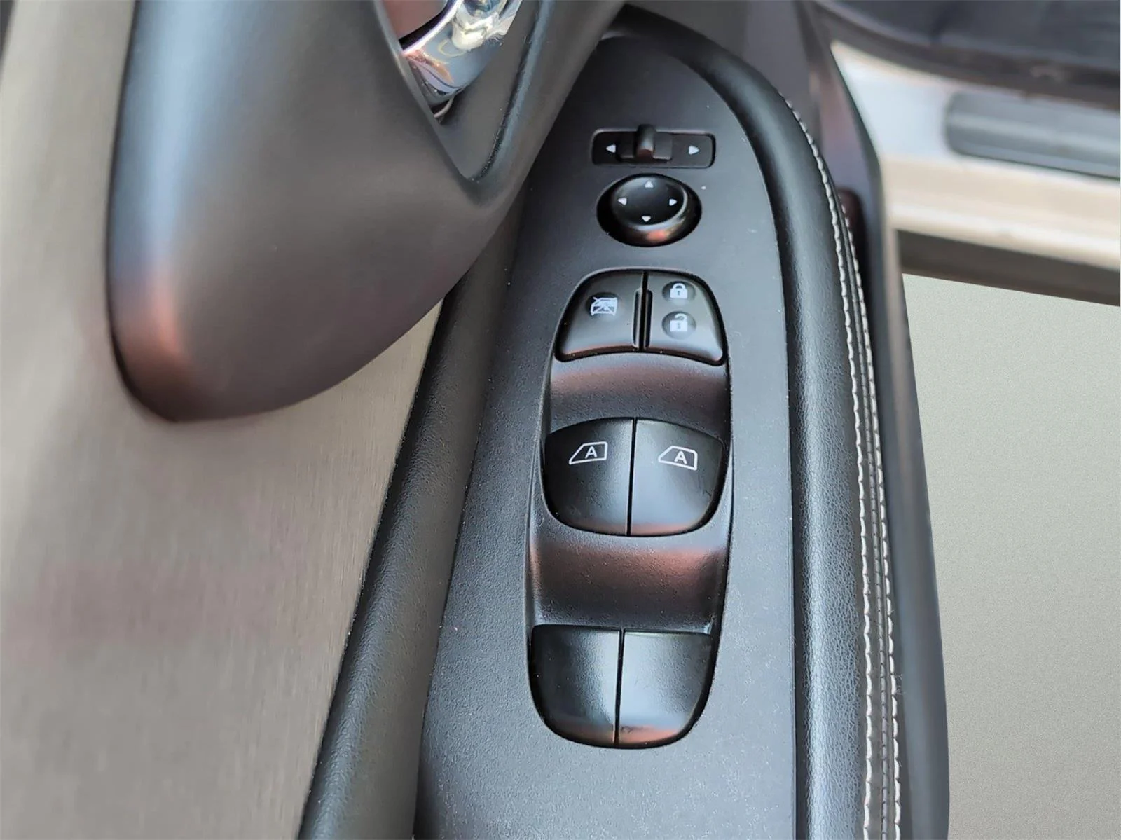 Used 2023 Pearl White Tricoat Nissan SV image 16