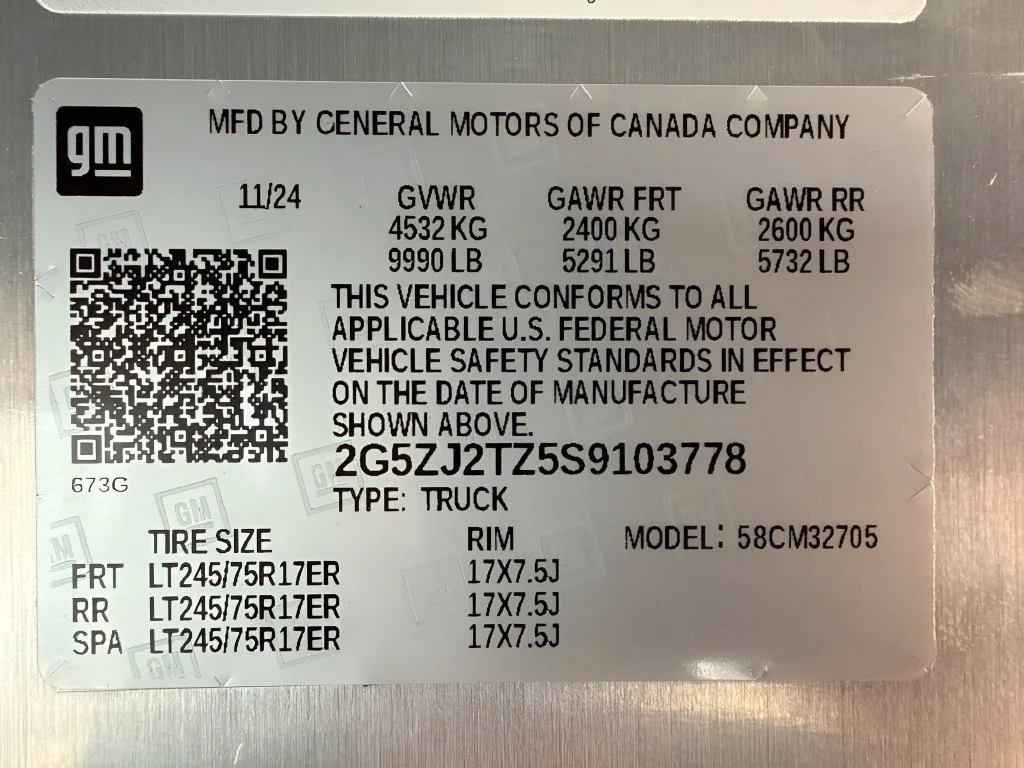 Used 2025 Oyster White Chevrolet AWD 400 image 34