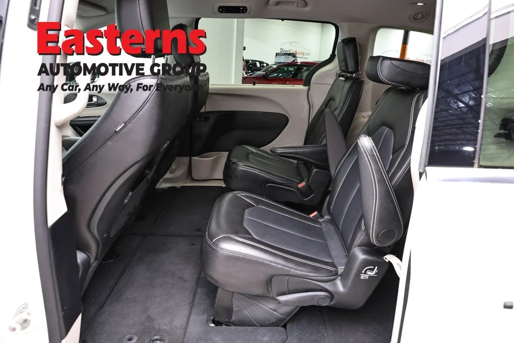 Used 2024 White Chrysler Touring L image 22