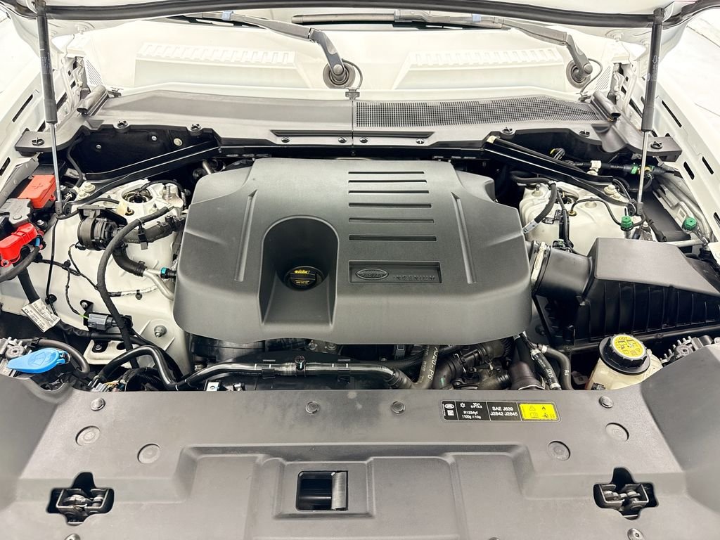Used 2024 Fuji White Land Rover S image 28