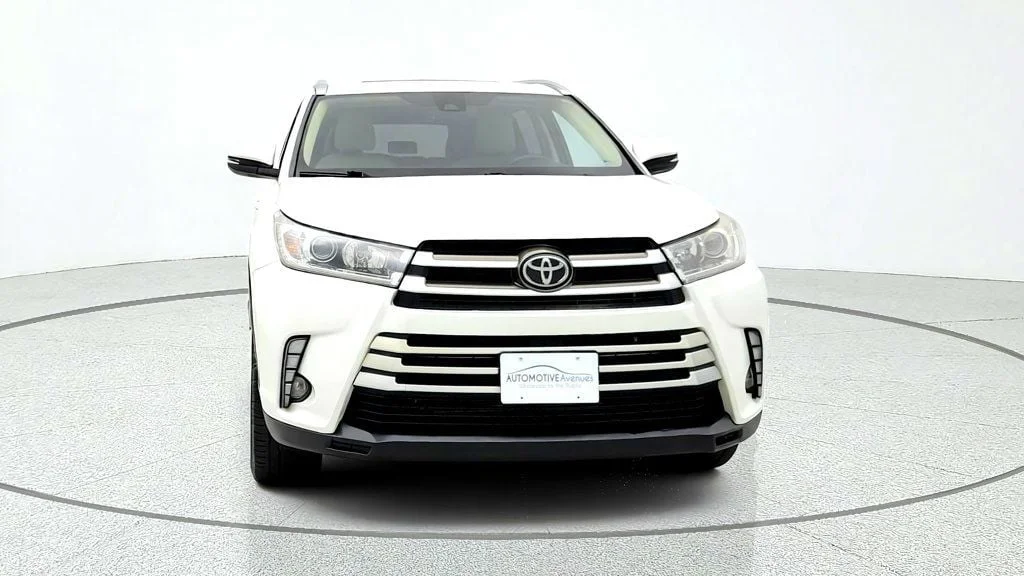 Used 2019 Blizzard Pearl Toyota Limited V6 AWD image 2