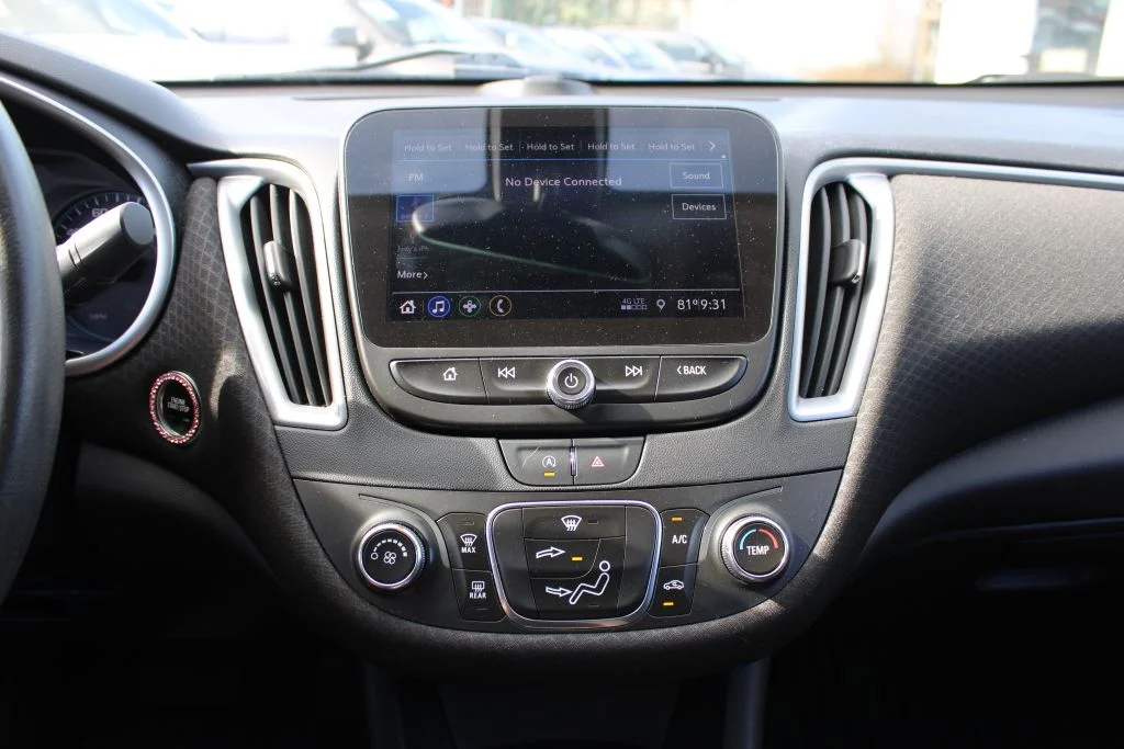 Used 2020 White Chevrolet LS image 21