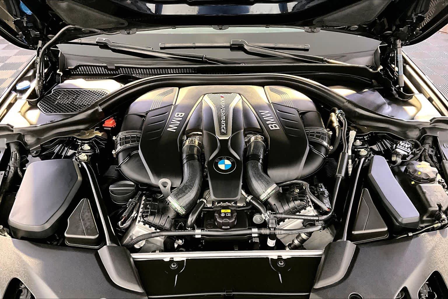 Used 2019 Carbon Black Metallic BMW M550i xDrive image 30