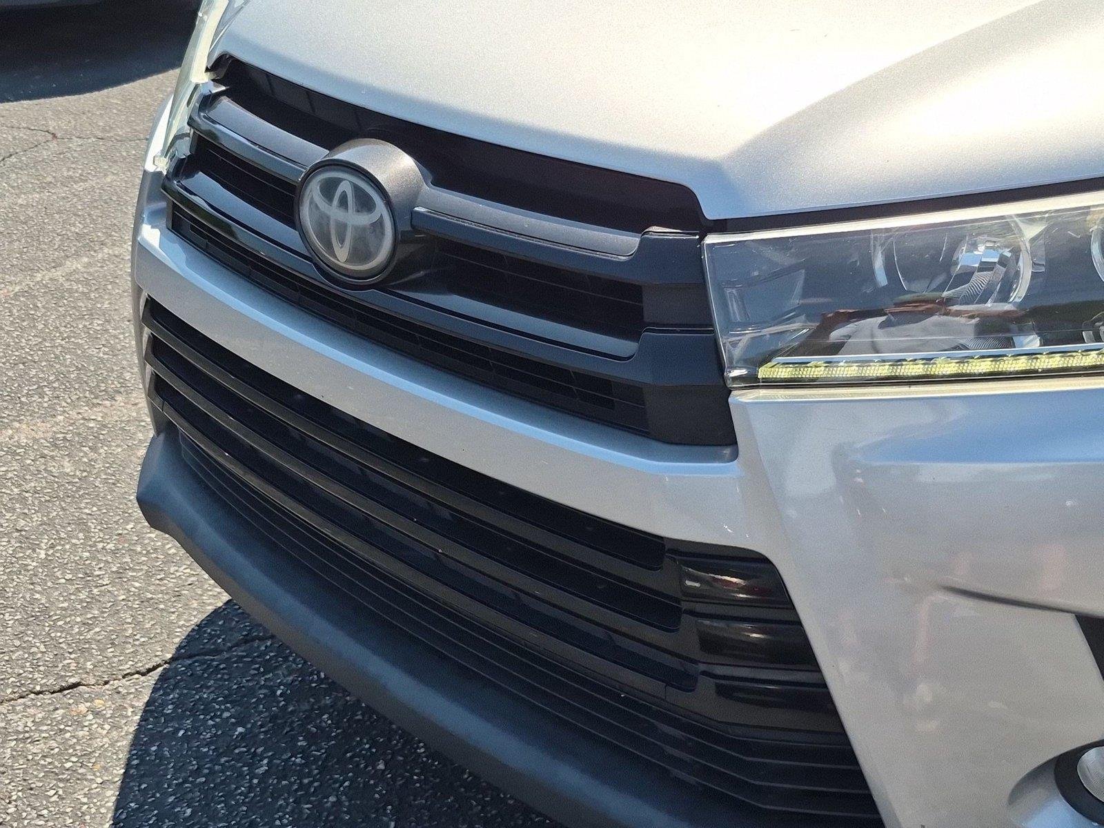 Used 2018 Celestial Silver Metallic Toyota SE image 14