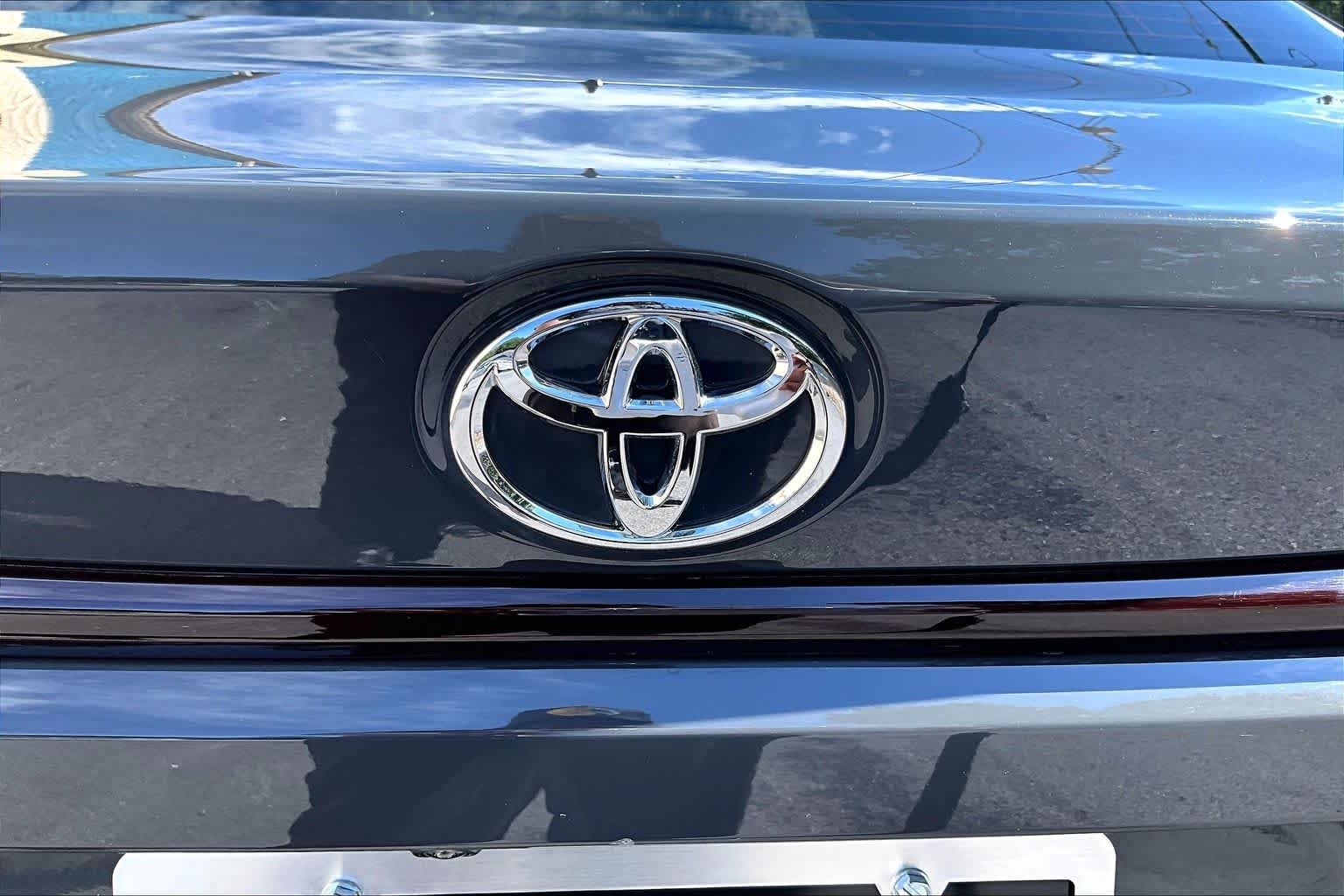 Used 2023 Underground Toyota LE image 31