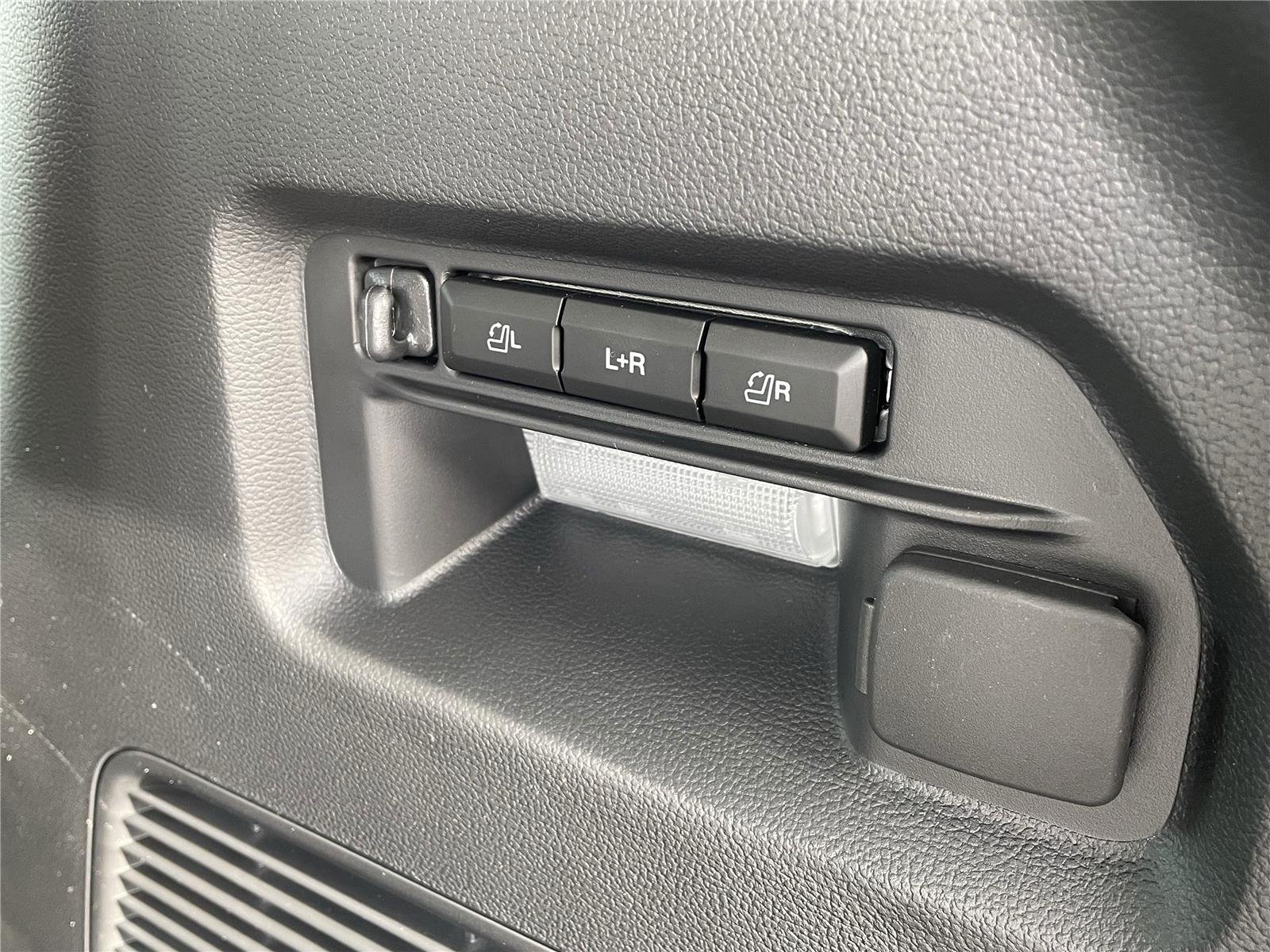 New 2026 Star White Metallic Tri-Coat Ford Platinum™ image 55