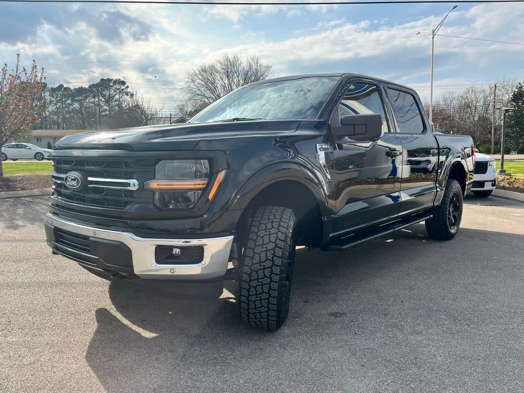 New 2026 Black Ford XLT image 3