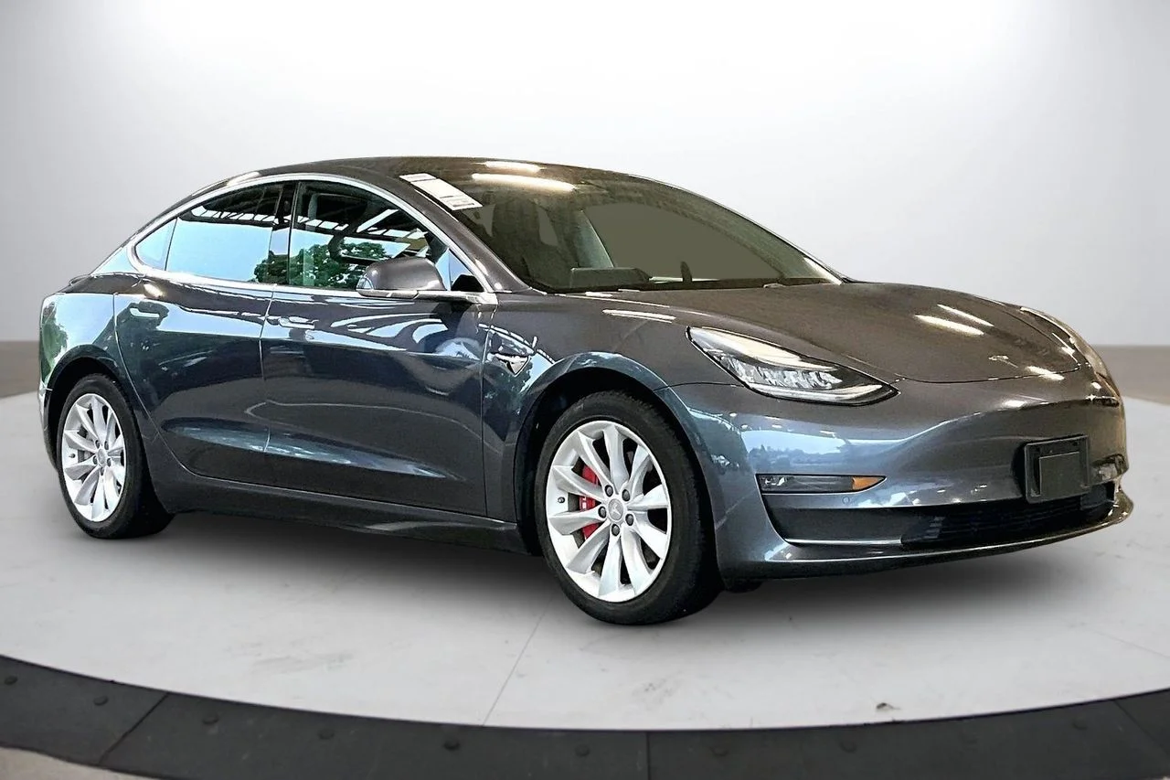 Used 2019  Tesla Long Range image 2