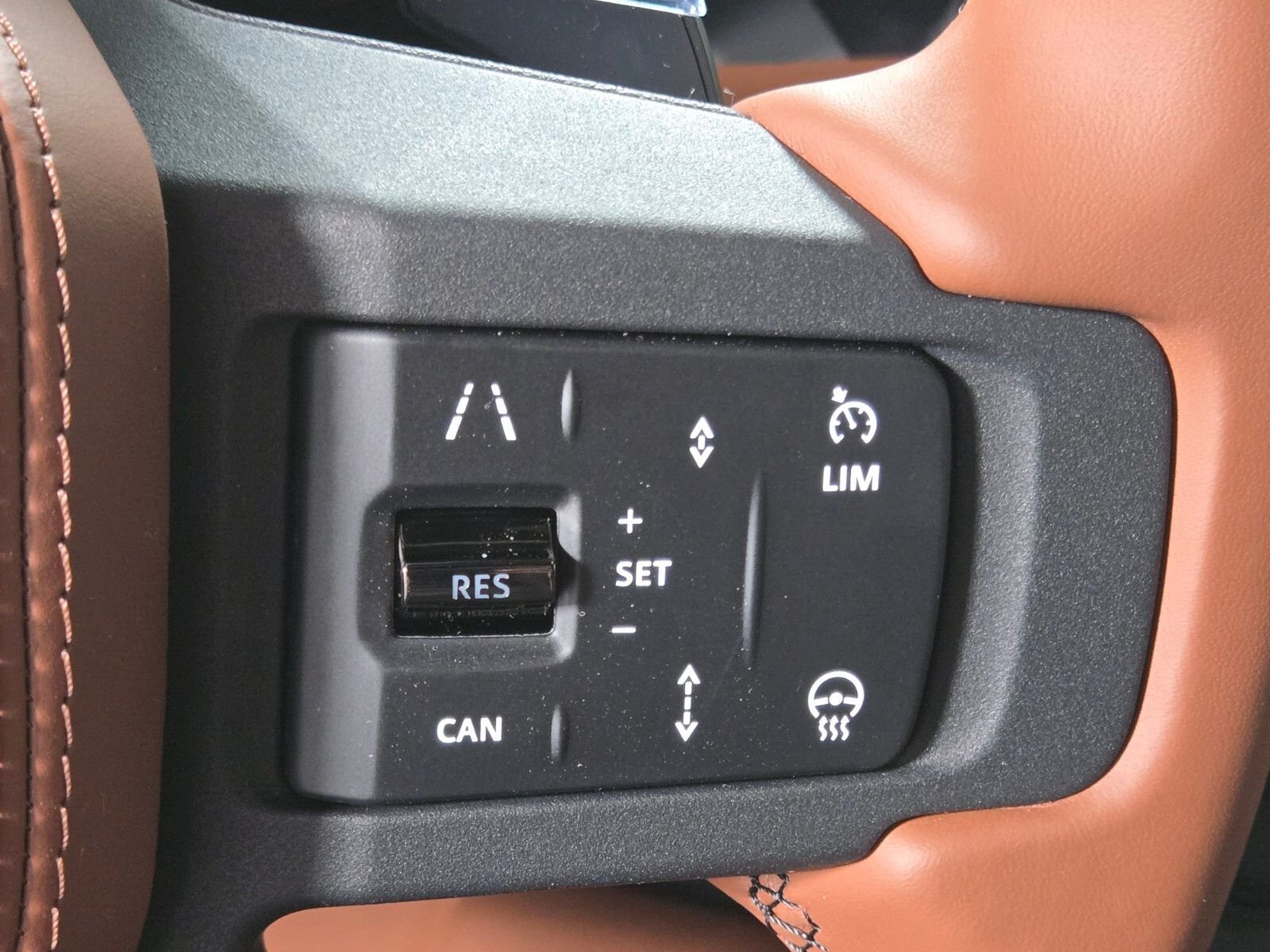 2026 Land Rover Defender OCTA - Photo 26