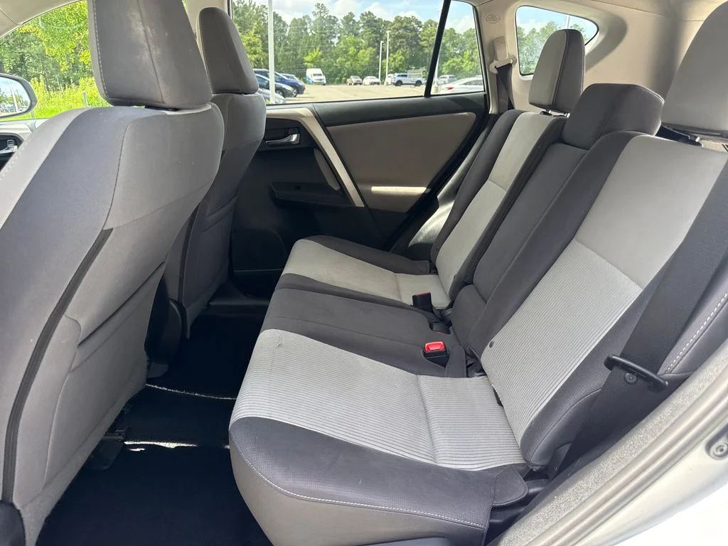 Used 2015 Classic Silver Metallic Toyota XLE image 31