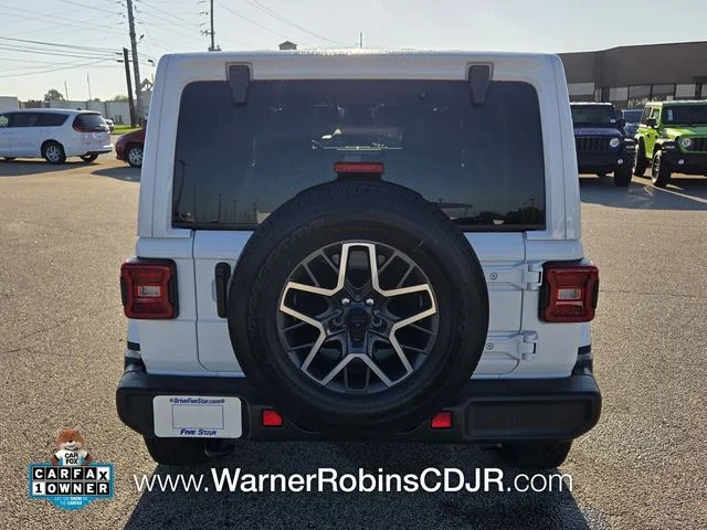 Used 2024 White Jeep Sahara image 10