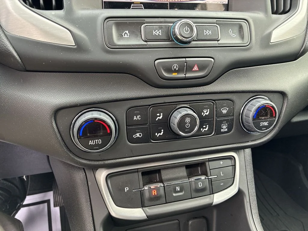 Used 2024 White GMC SLE image 17