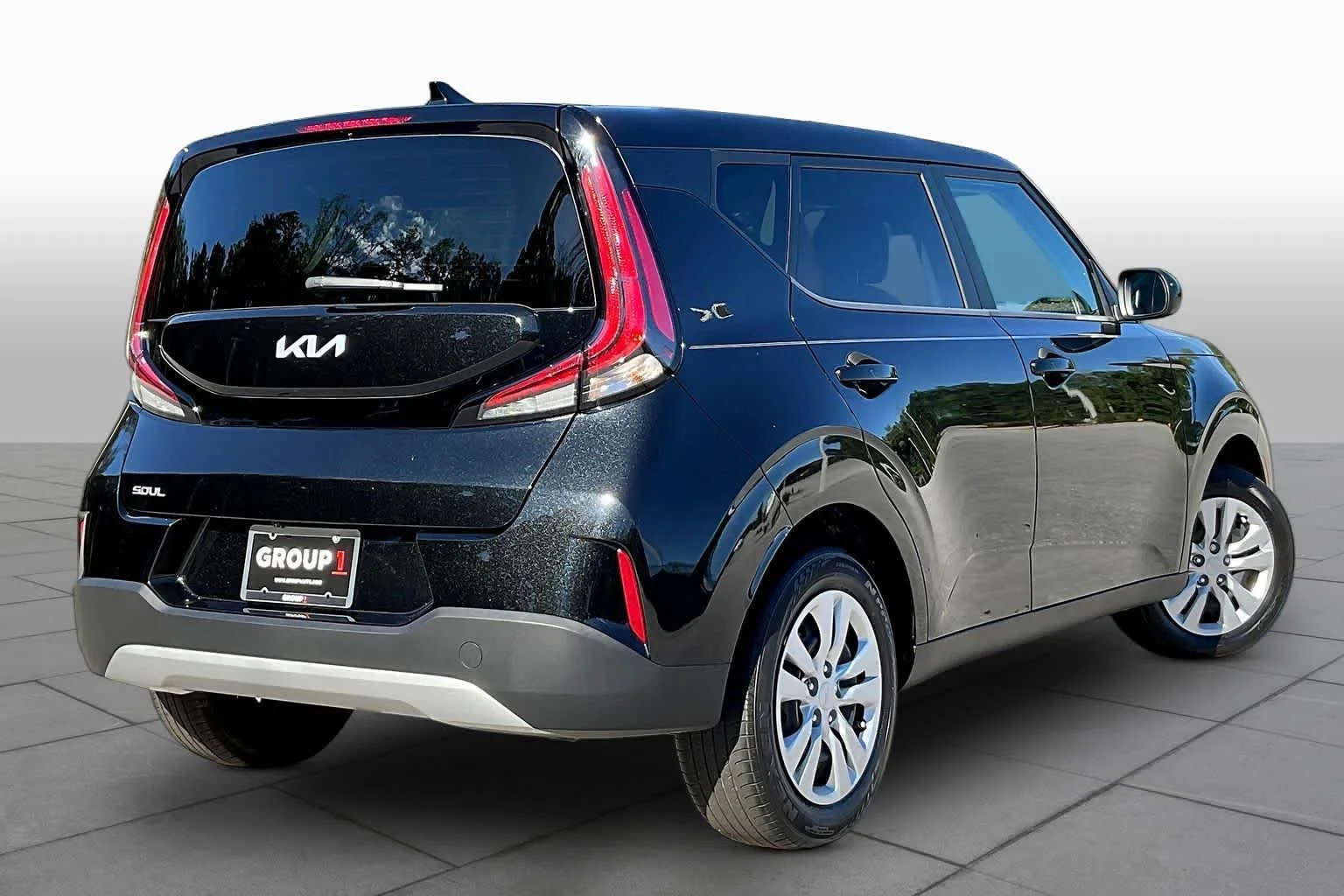 Used 2025 Fusion Black Kia LX image 13