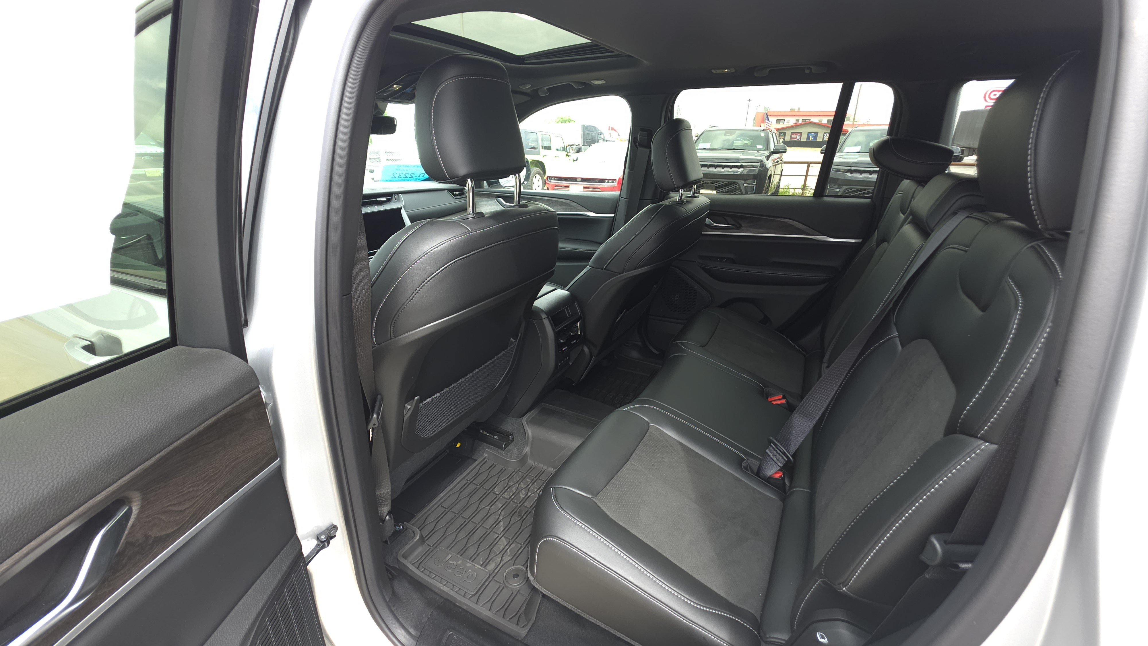 New 2026 Silver Zynith Jeep Laredo Altitude image 19
