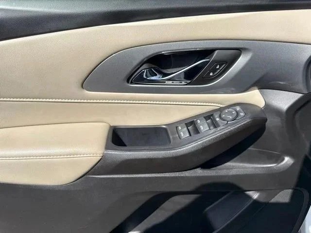 Used 2022 Summit White Chevrolet LS image 18
