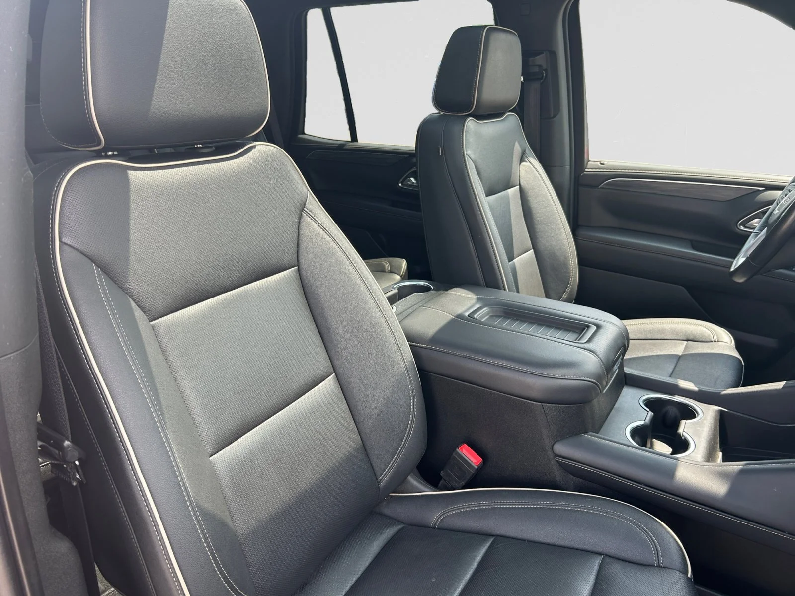 Used 2023 Black GMC SLT 4WD Leather Sunroof 5.3L image 13