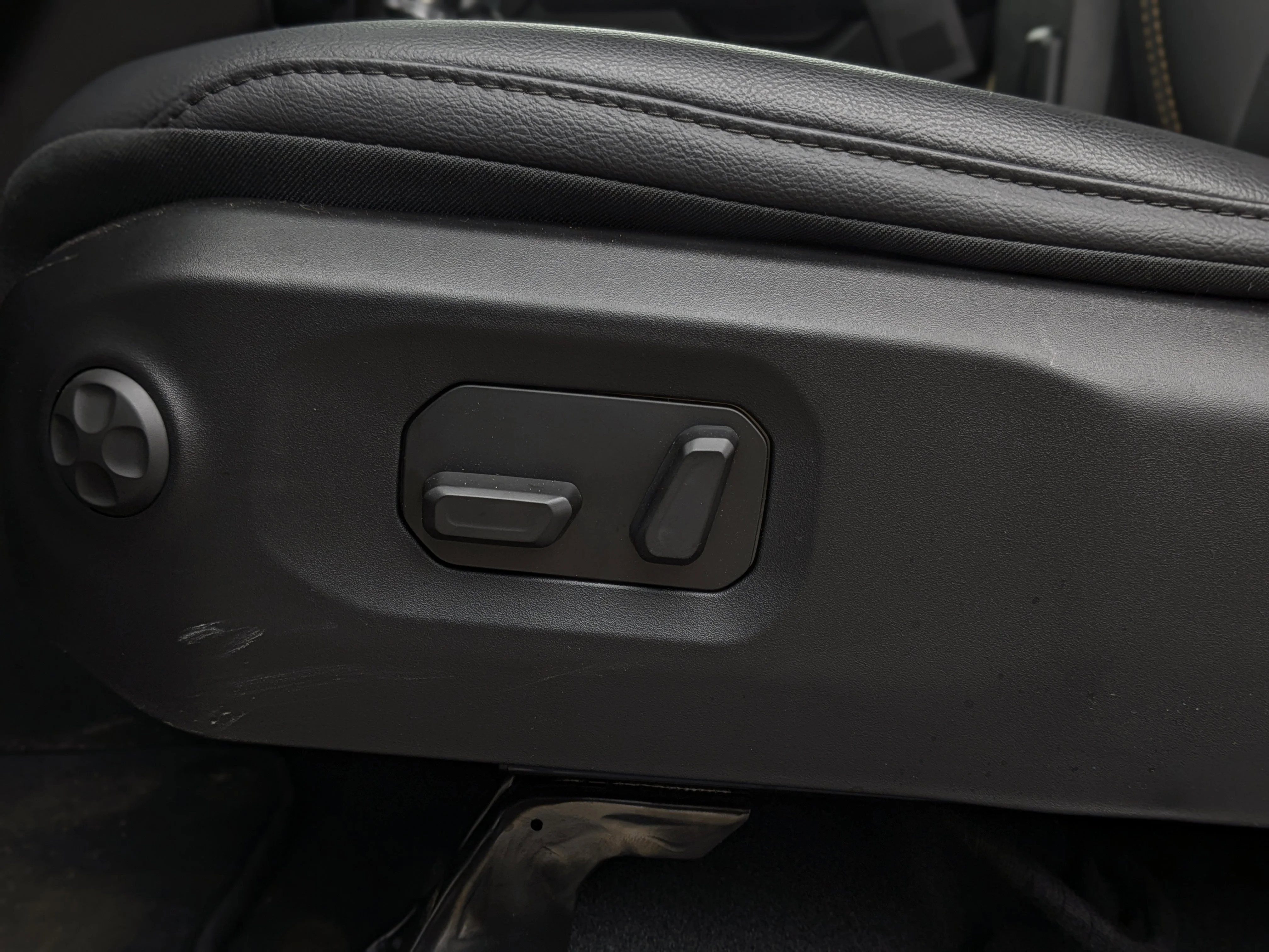 New 2026 Grey Jeep Sahara - - McKinley Leather - Body-Color Top - Power Seats - Remote Start & tons more! image 14