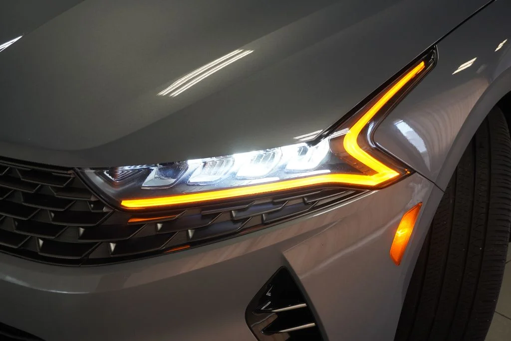Used 2021 Everlasting Silver Kia EX image 47