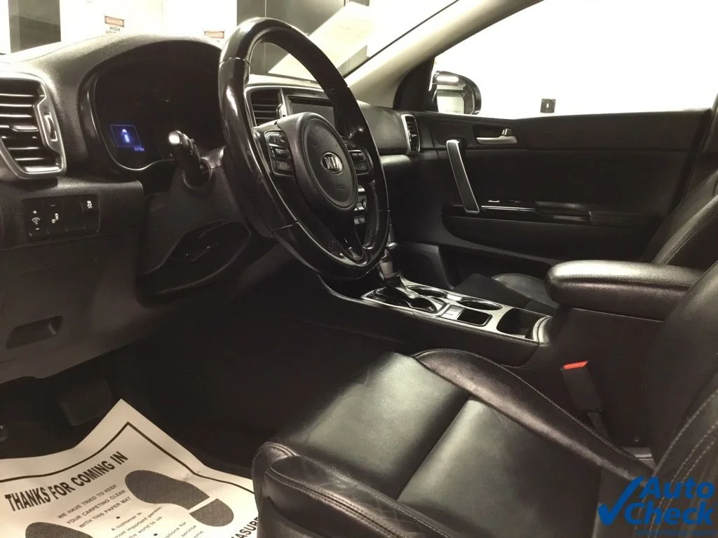 Used 2018 White Kia EX image 23