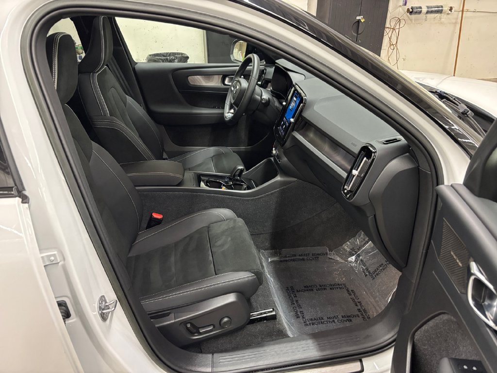 Certified Used 2023 Crystal White Volvo Ultimate image 19