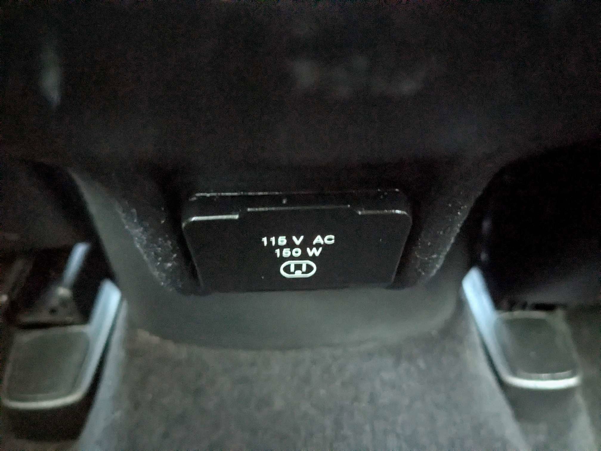 Used 2018 Light Brownstone Pearlcoat Jeep Latitude Plus image 17